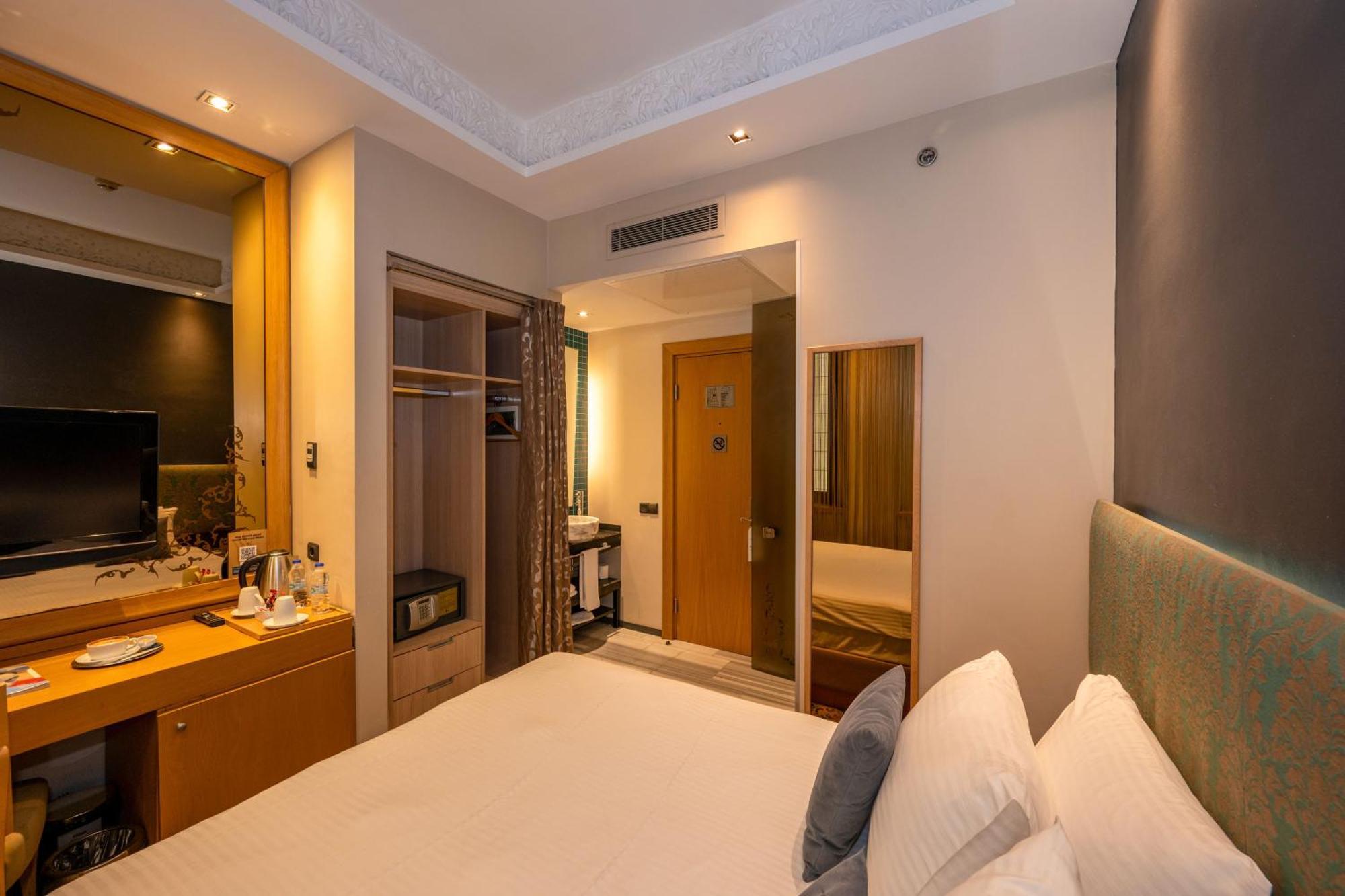 Pera Tulip Hotel & Spa Стамбул Экстерьер фото