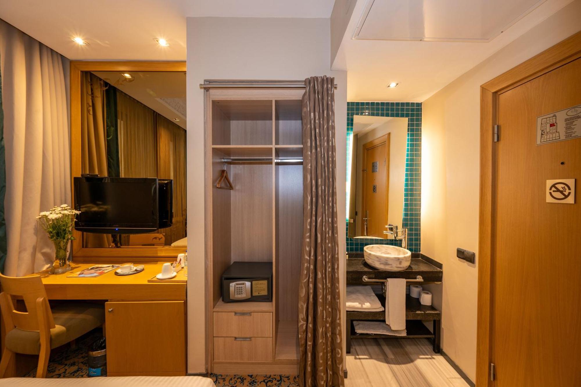 Pera Tulip Hotel & Spa Стамбул Экстерьер фото