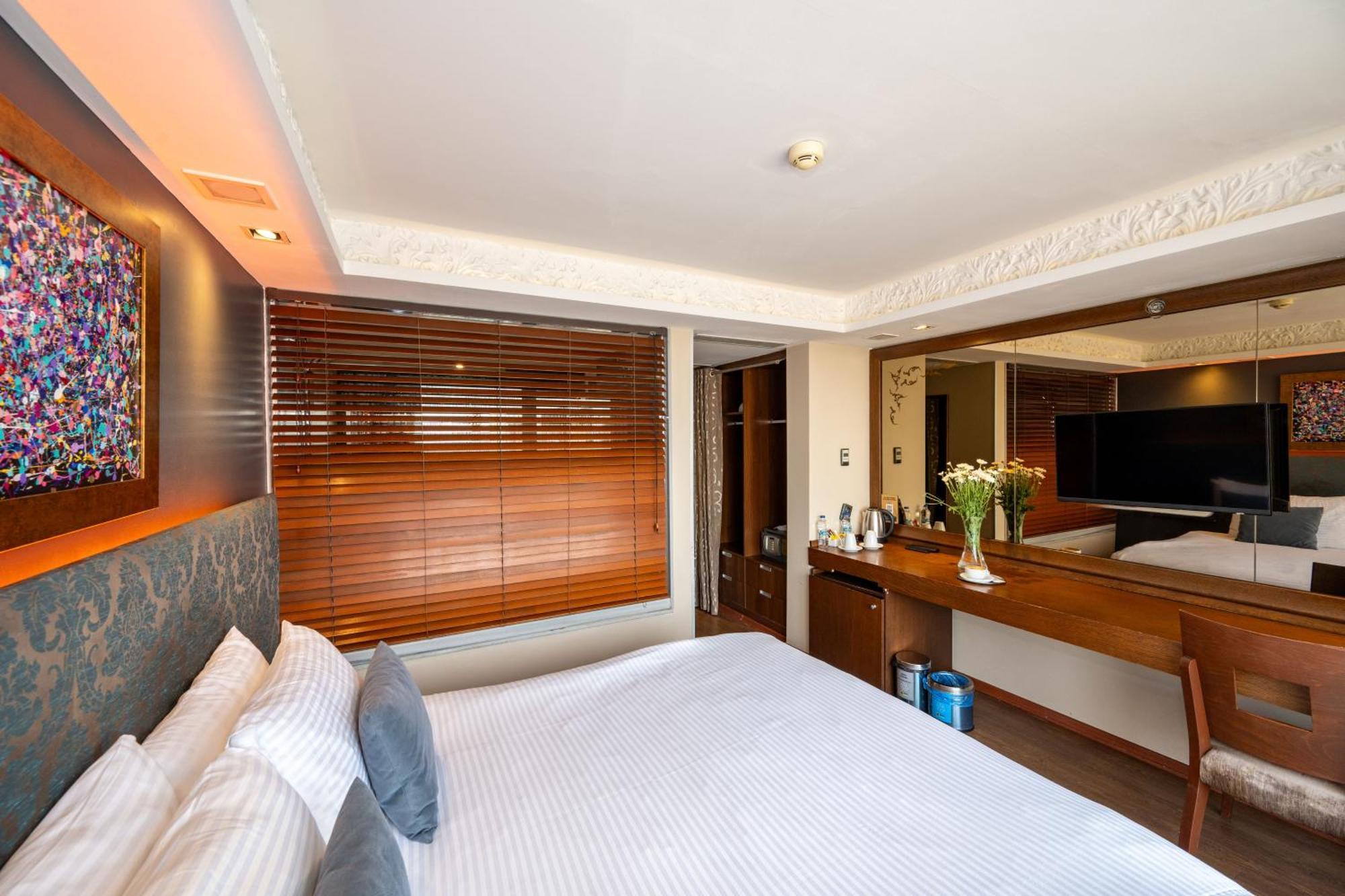 Pera Tulip Hotel & Spa Стамбул Экстерьер фото