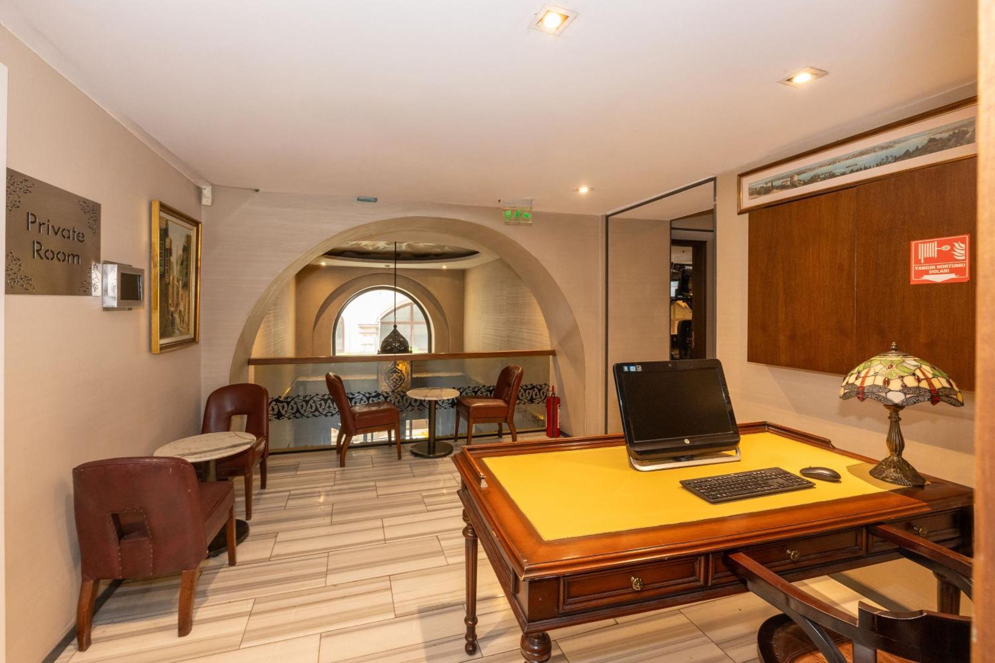 Pera Tulip Hotel & Spa Стамбул Экстерьер фото